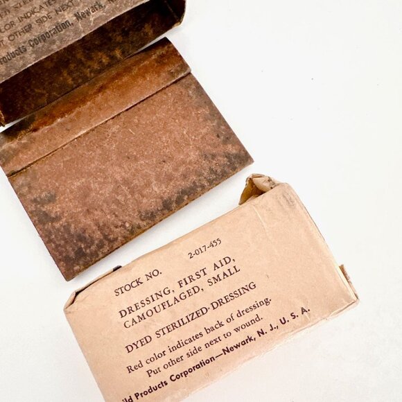 ANTIQUE WWII DRESSING FIRST AID INDIVIDUAL TROOP CAMOUFLAGED GUILD PRODUCTS - Picture 5 of 9